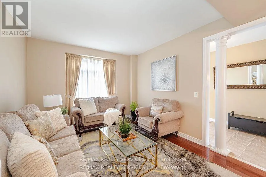 17 REGIS CIRCLE