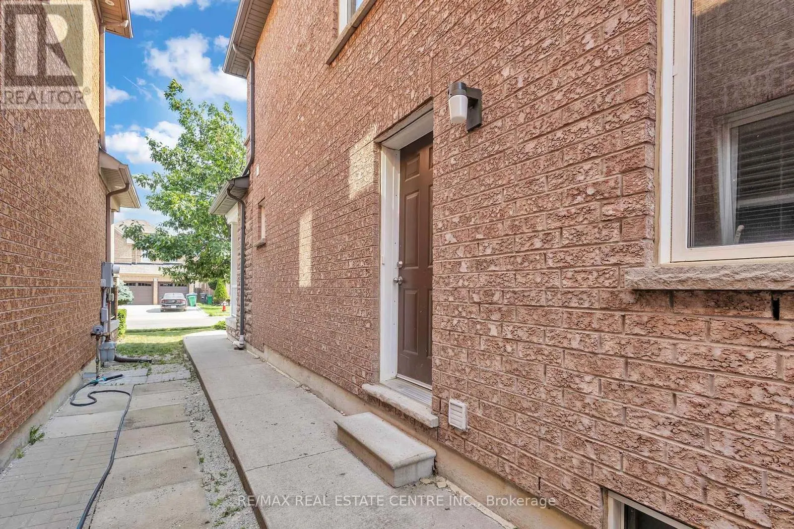 30 EL CAMINO WAY