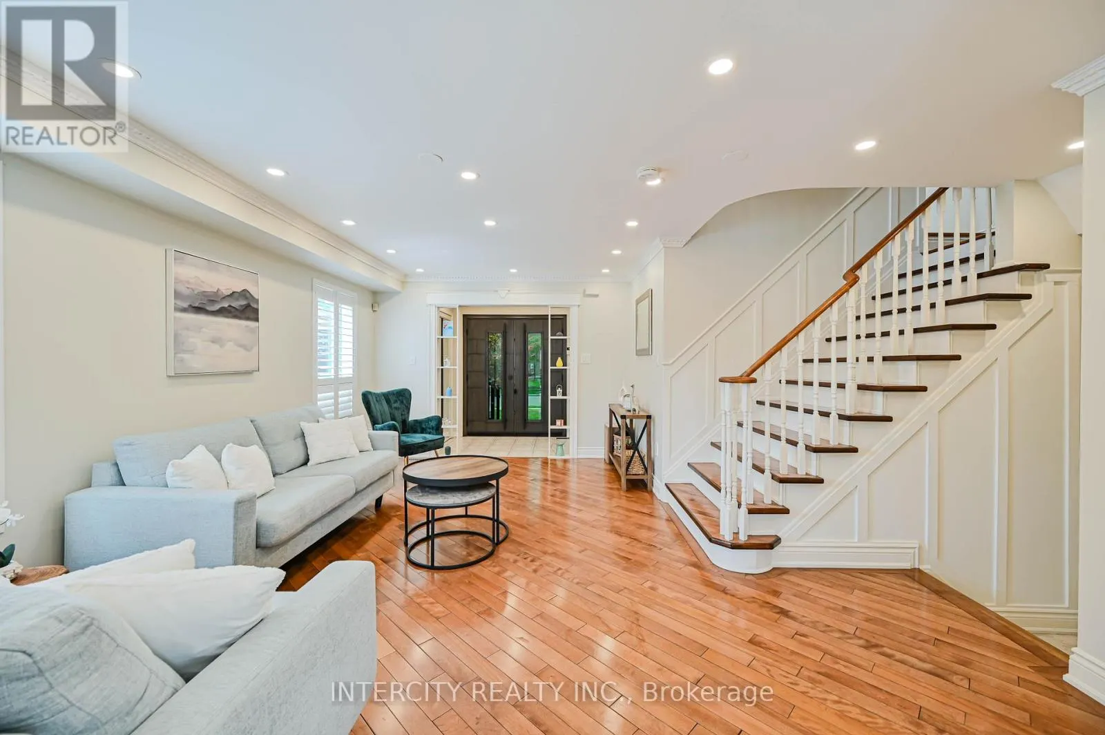 11 ALLANGROVE DRIVE