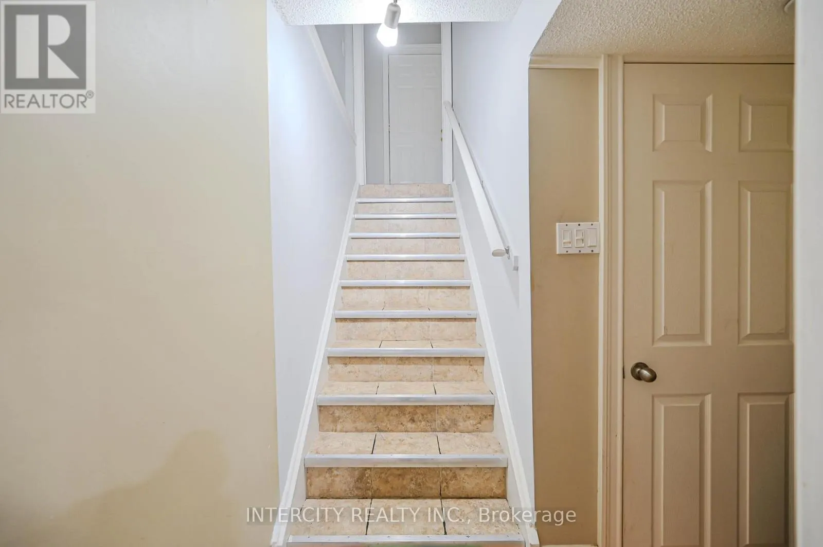 11 ALLANGROVE DRIVE