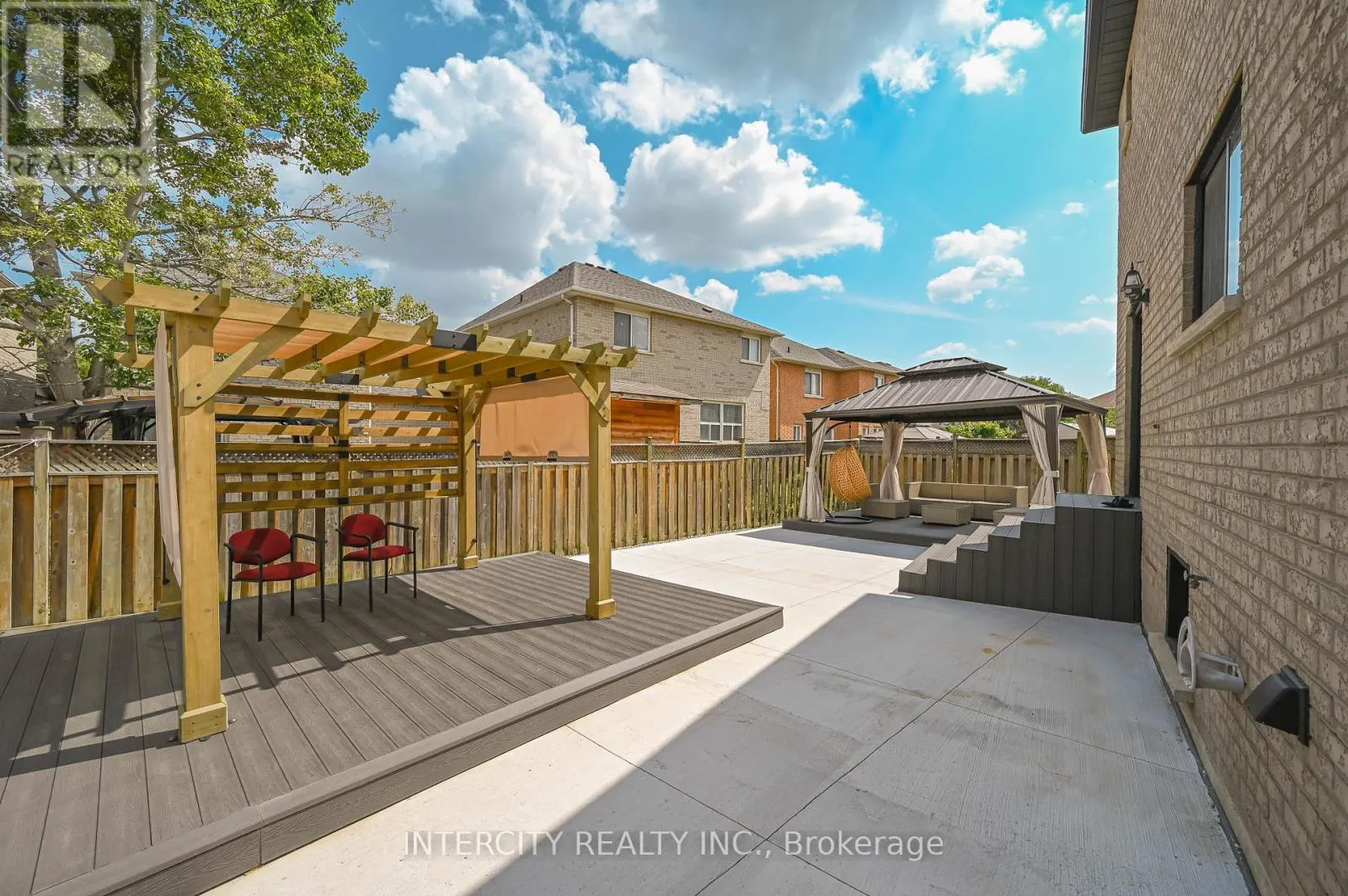 11 ALLANGROVE DRIVE