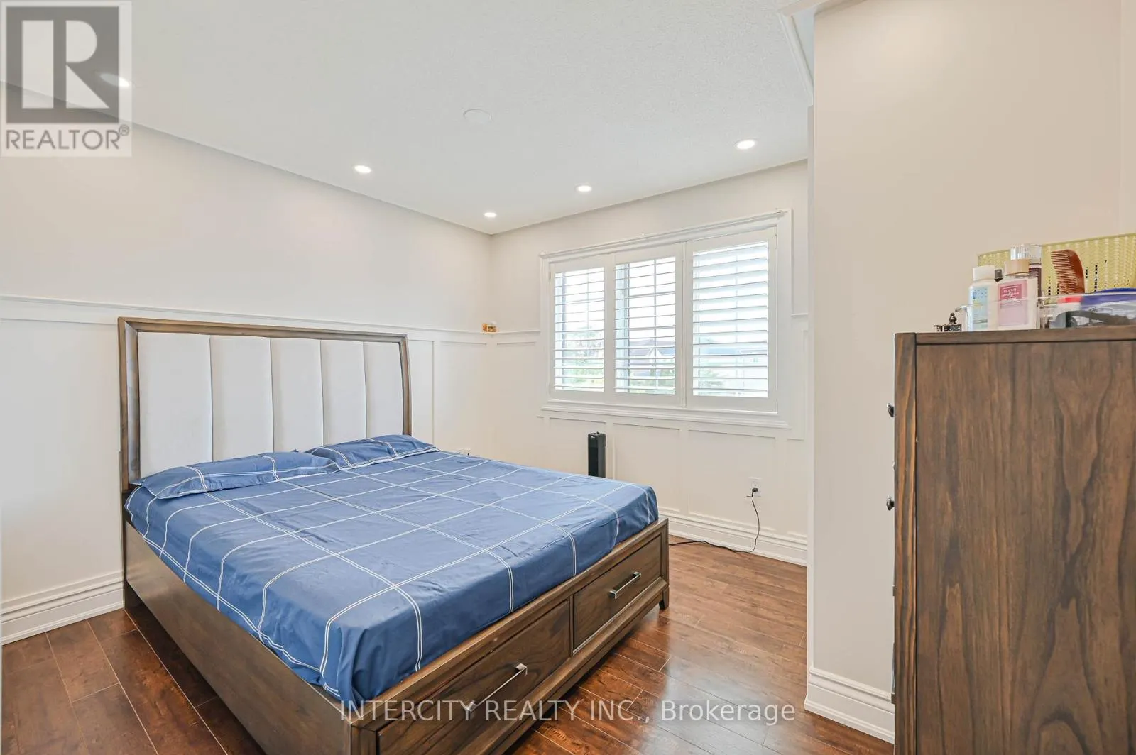 11 ALLANGROVE DRIVE