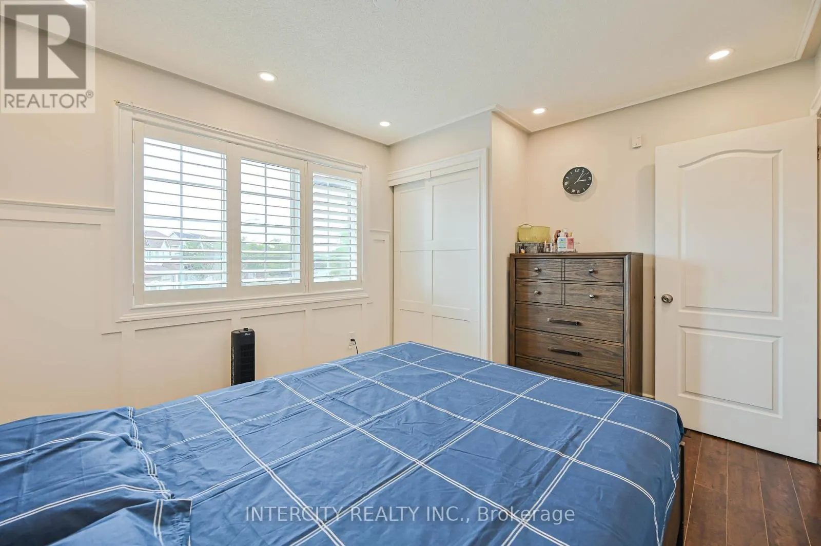 11 ALLANGROVE DRIVE