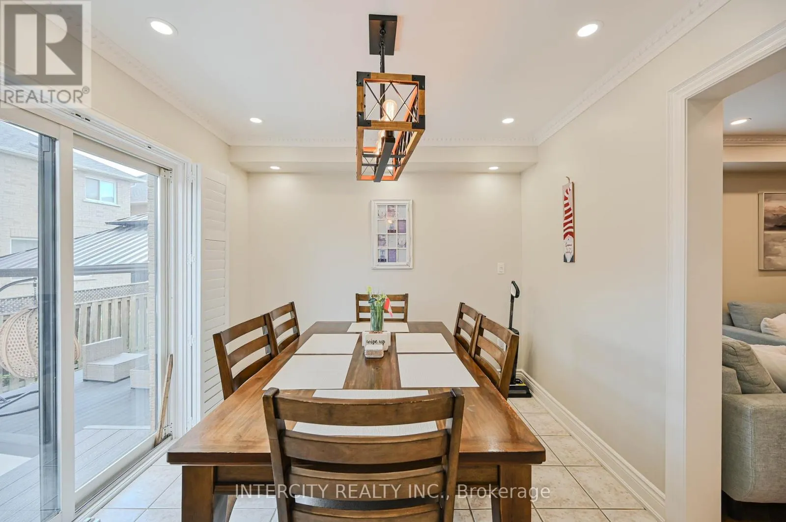 11 ALLANGROVE DRIVE