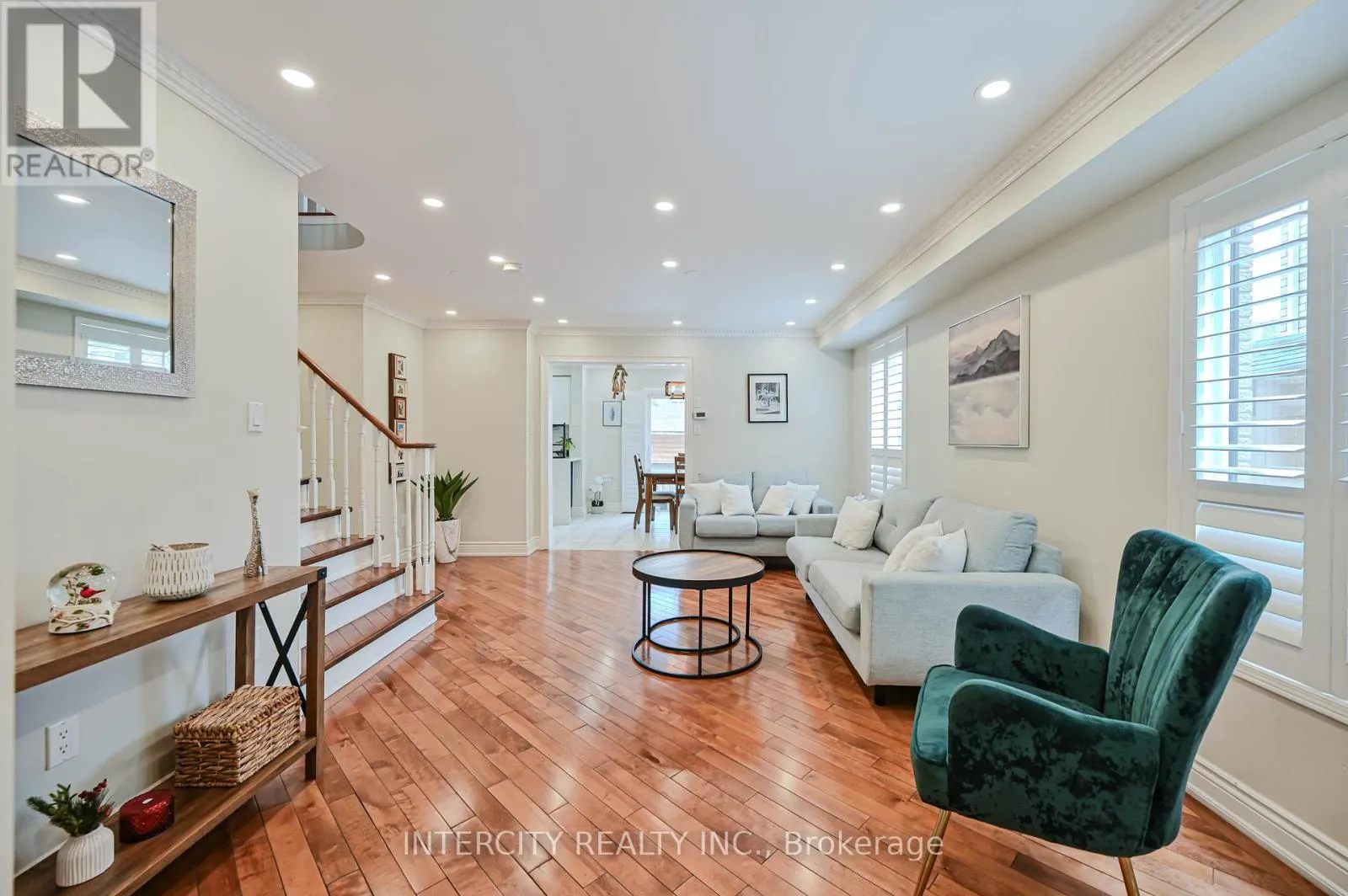 11 ALLANGROVE DRIVE