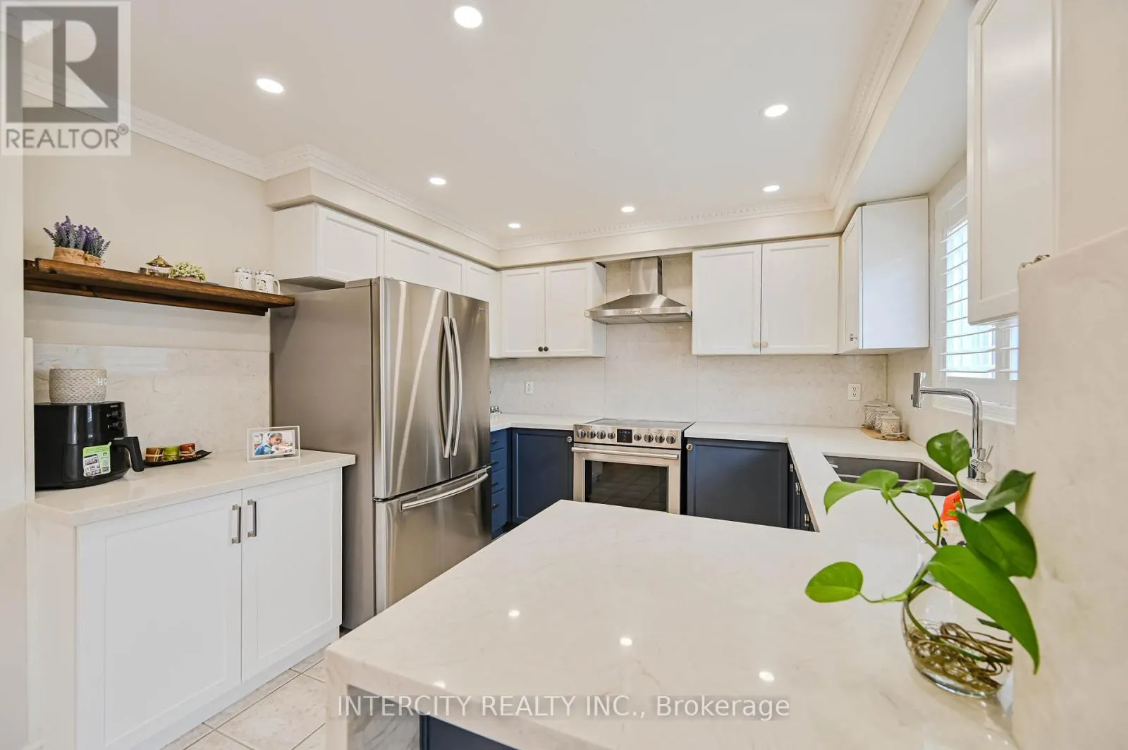 11 ALLANGROVE DRIVE