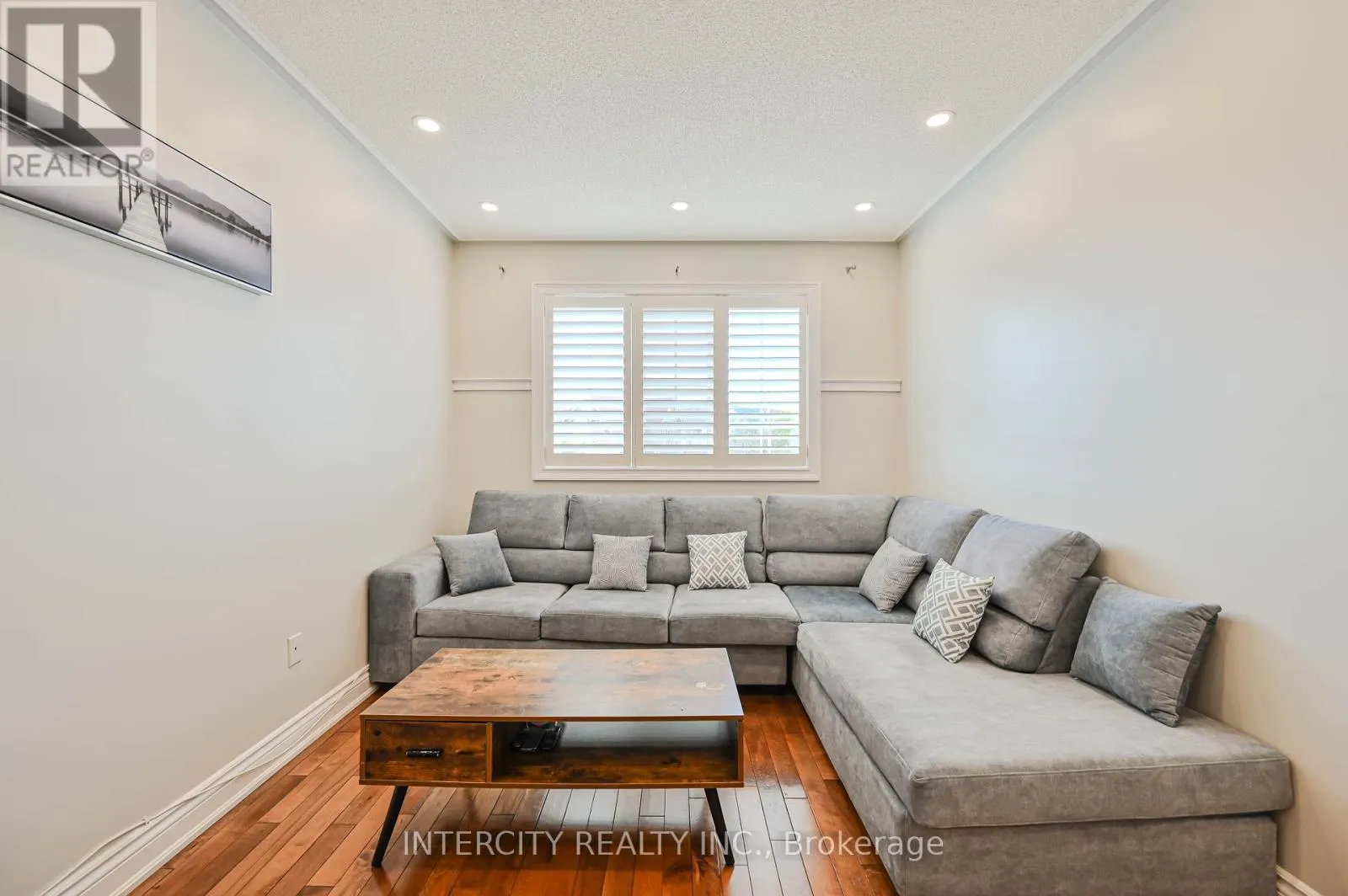 11 ALLANGROVE DRIVE