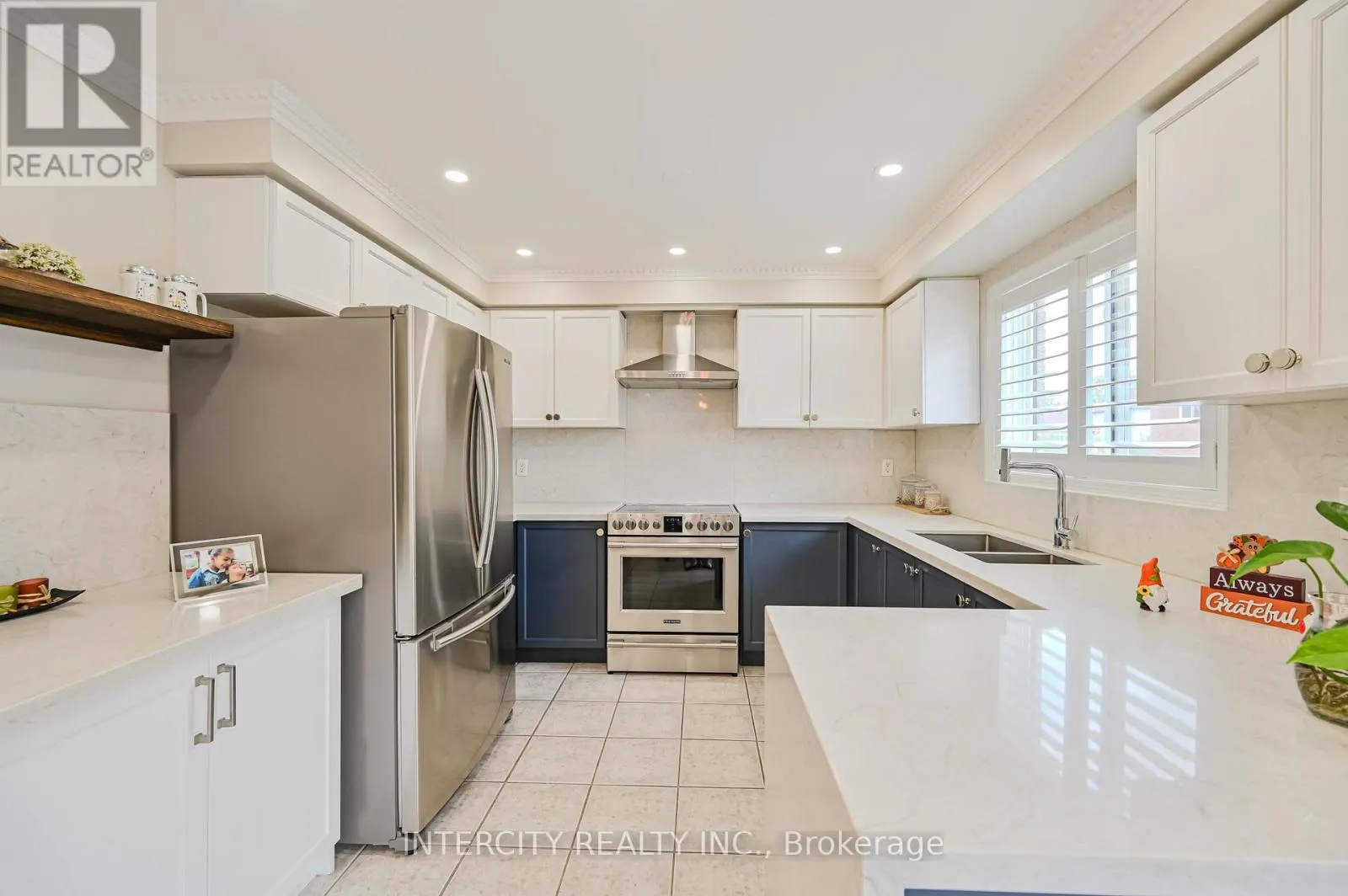 11 ALLANGROVE DRIVE