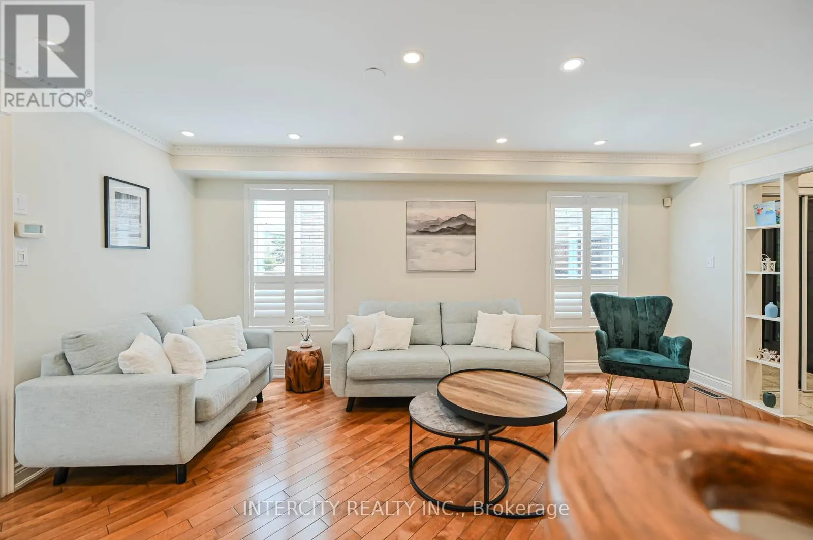 11 ALLANGROVE DRIVE