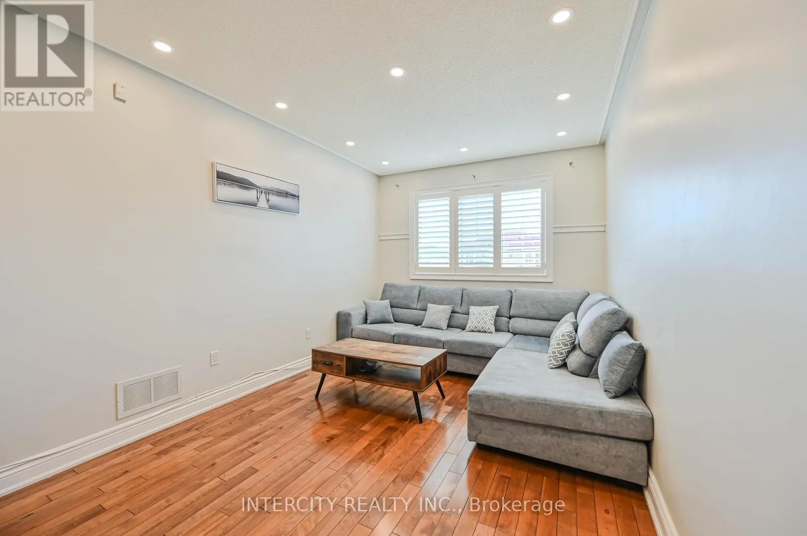 11 ALLANGROVE DRIVE
