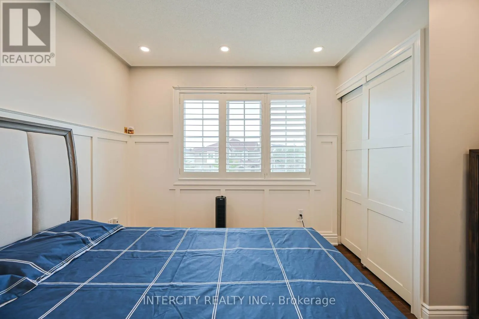 11 ALLANGROVE DRIVE