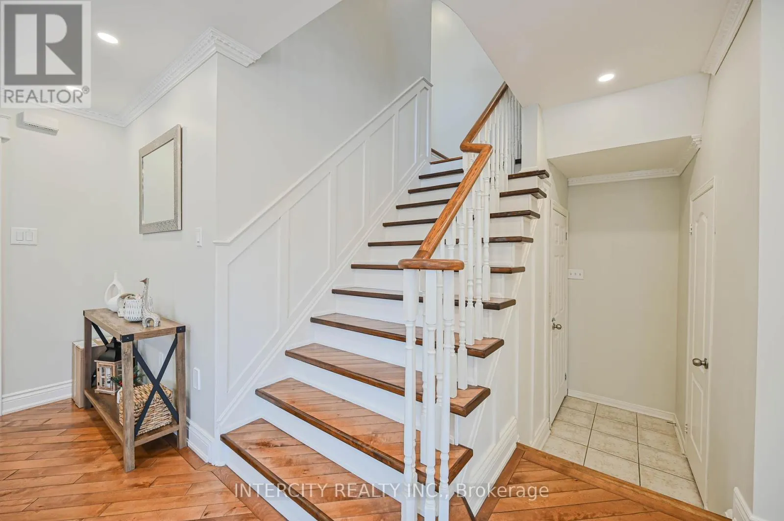 11 ALLANGROVE DRIVE
