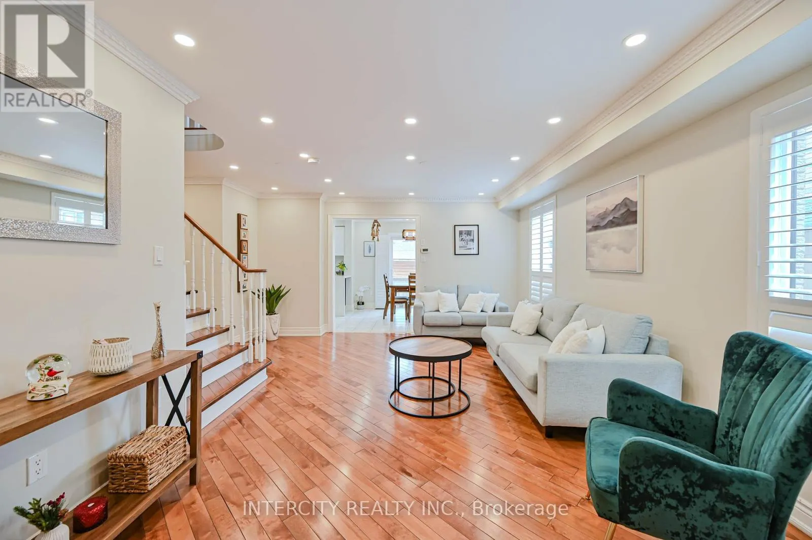 11 ALLANGROVE DRIVE