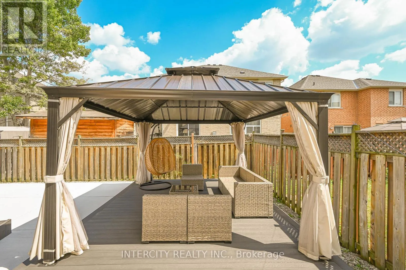 11 ALLANGROVE DRIVE
