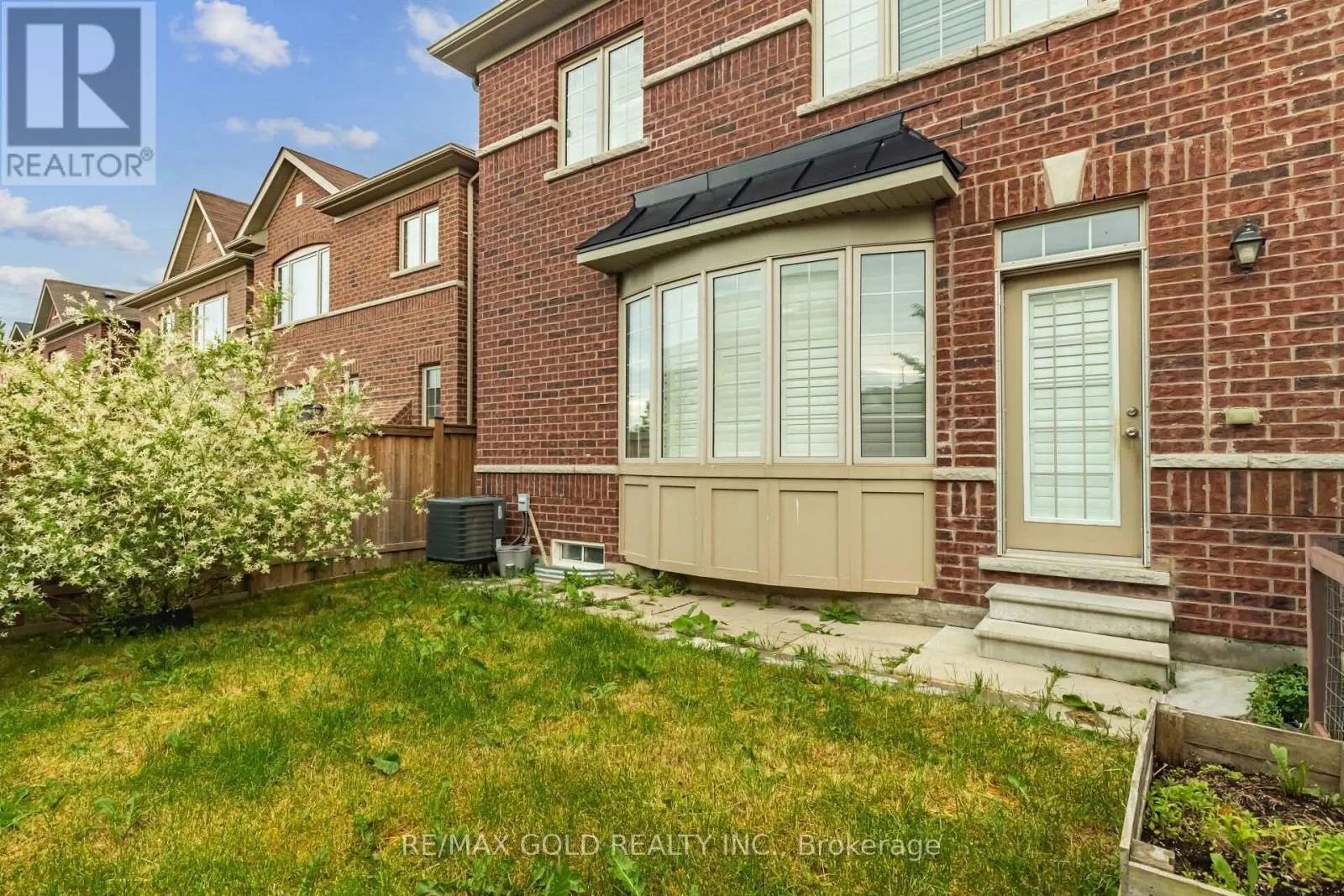 86 HUMBERSTONE CRESCENT