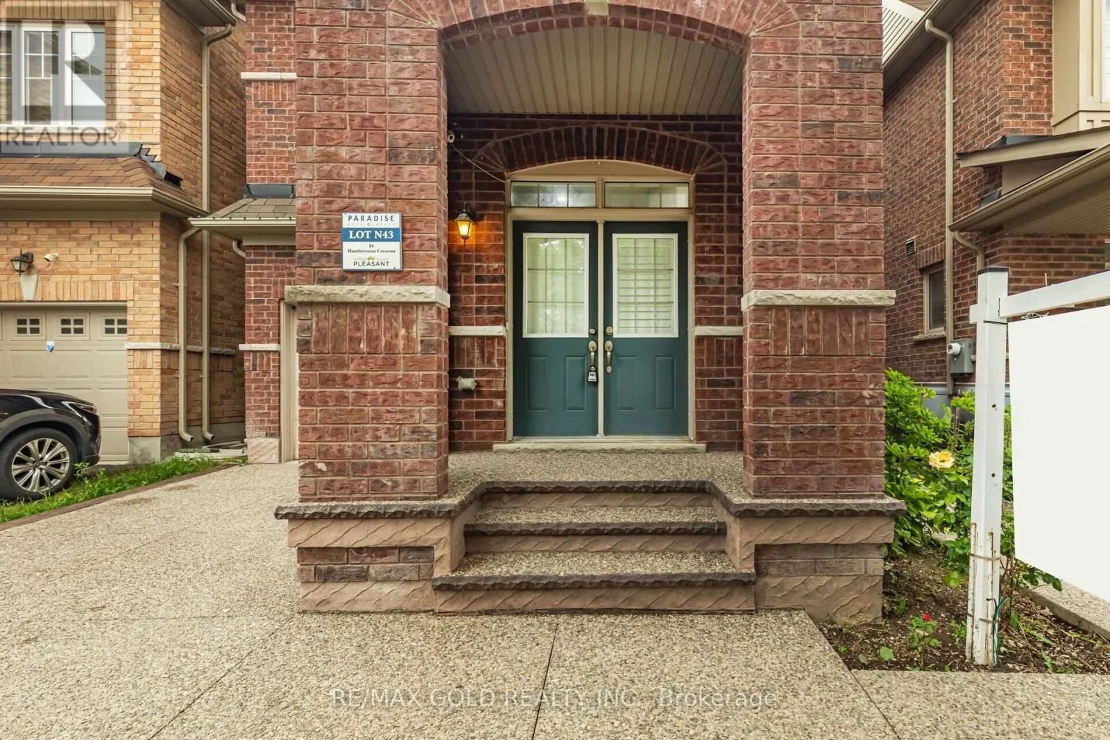 86 HUMBERSTONE CRESCENT