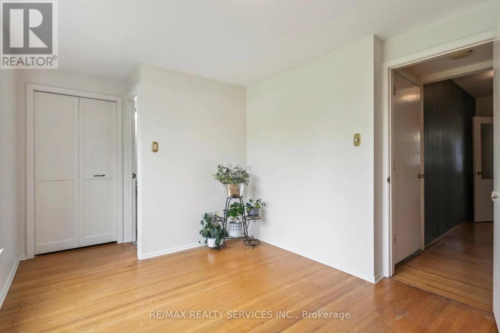 25 MELVILLE CRESCENT