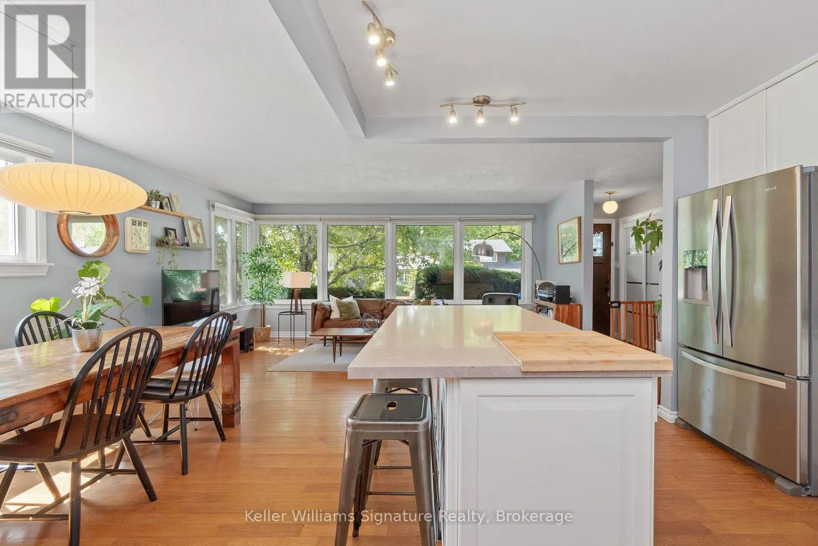 1225 ELGIN CRESCENT