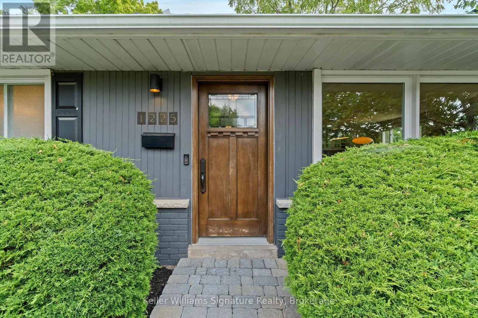 1225 ELGIN CRESCENT