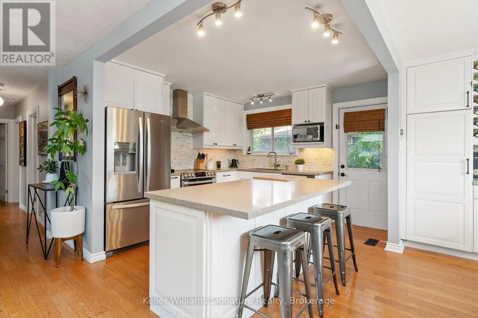 1225 ELGIN CRESCENT