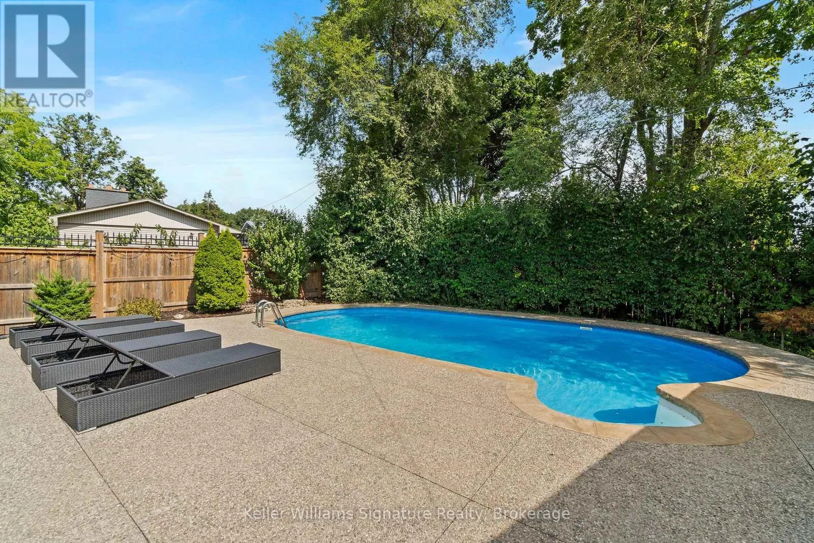 1225 ELGIN CRESCENT