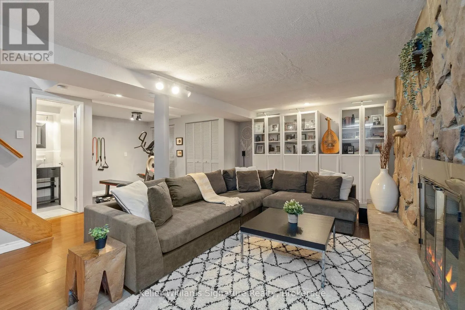 1225 ELGIN CRESCENT