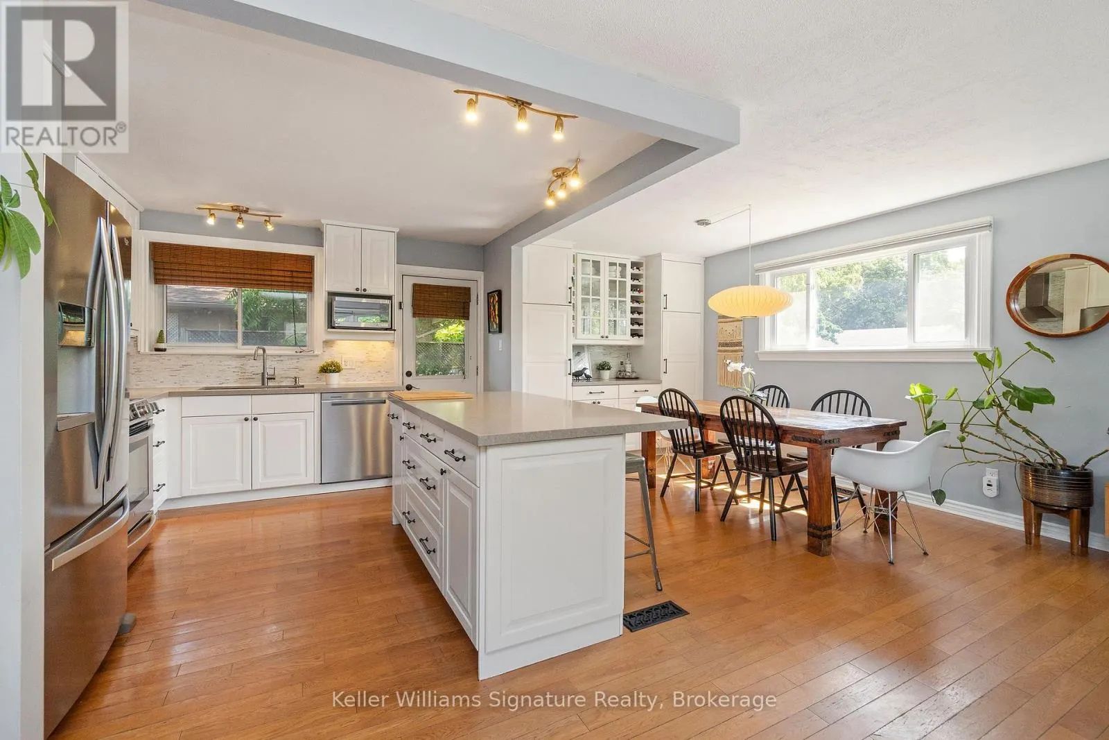 1225 ELGIN CRESCENT
