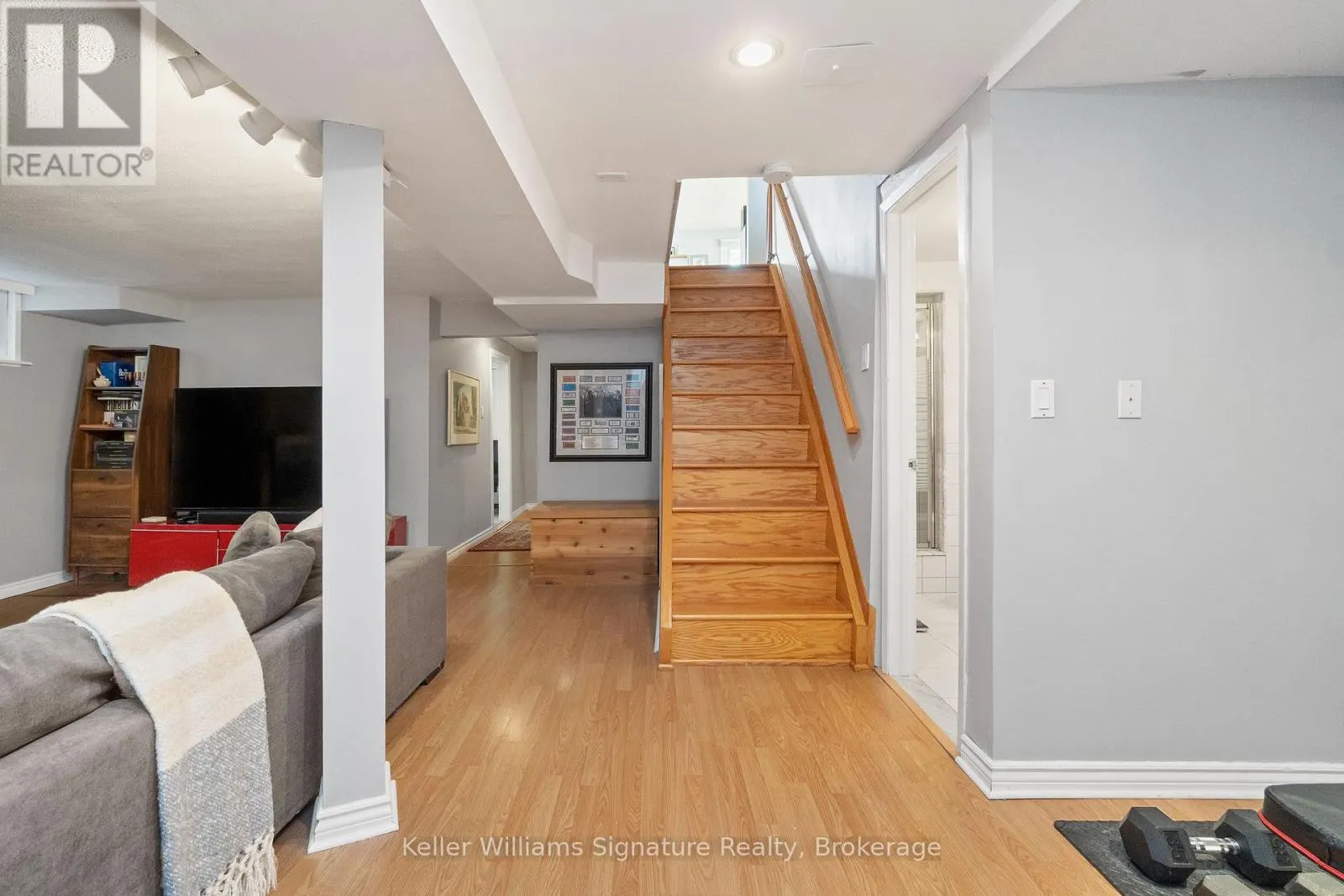 1225 ELGIN CRESCENT