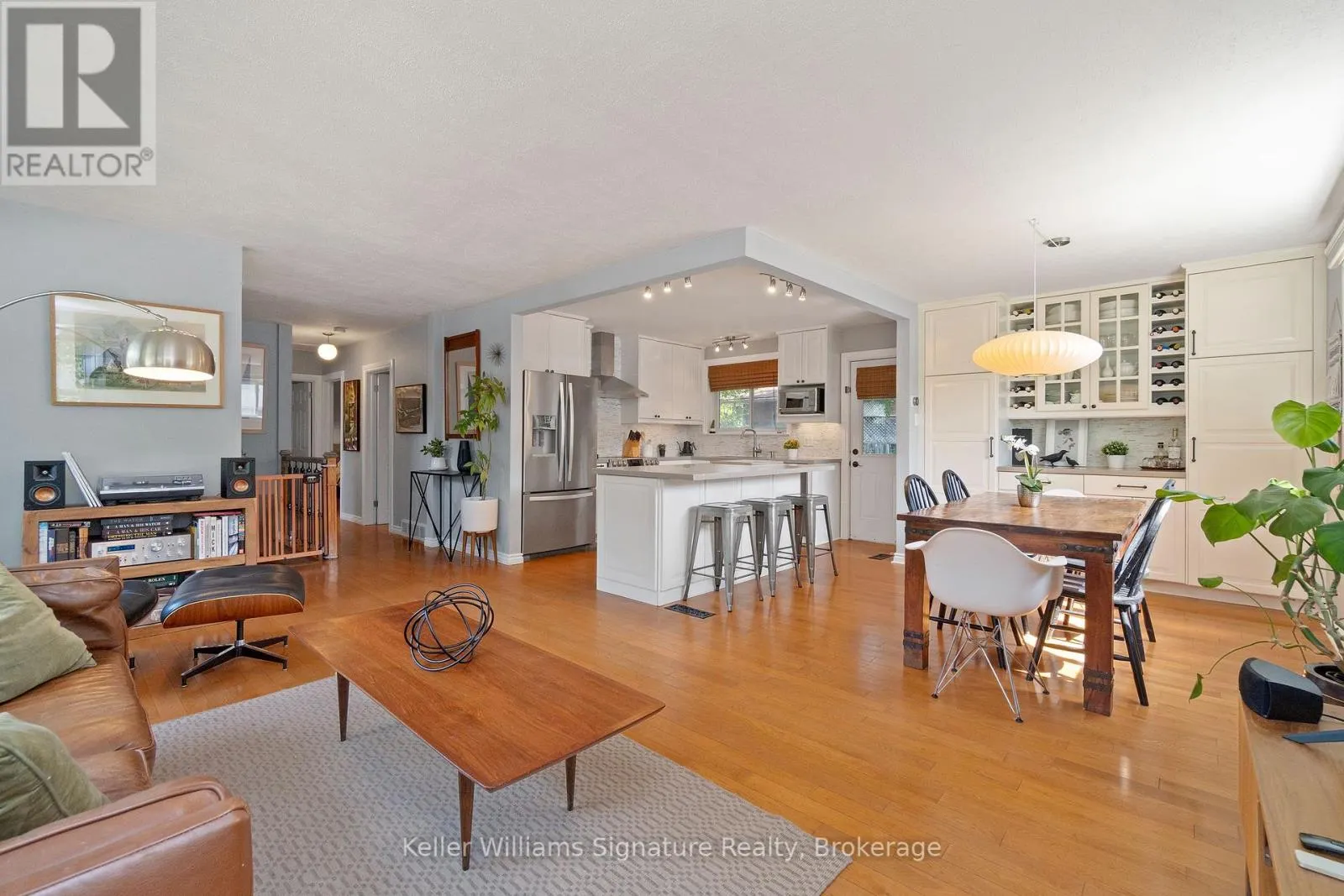 1225 ELGIN CRESCENT