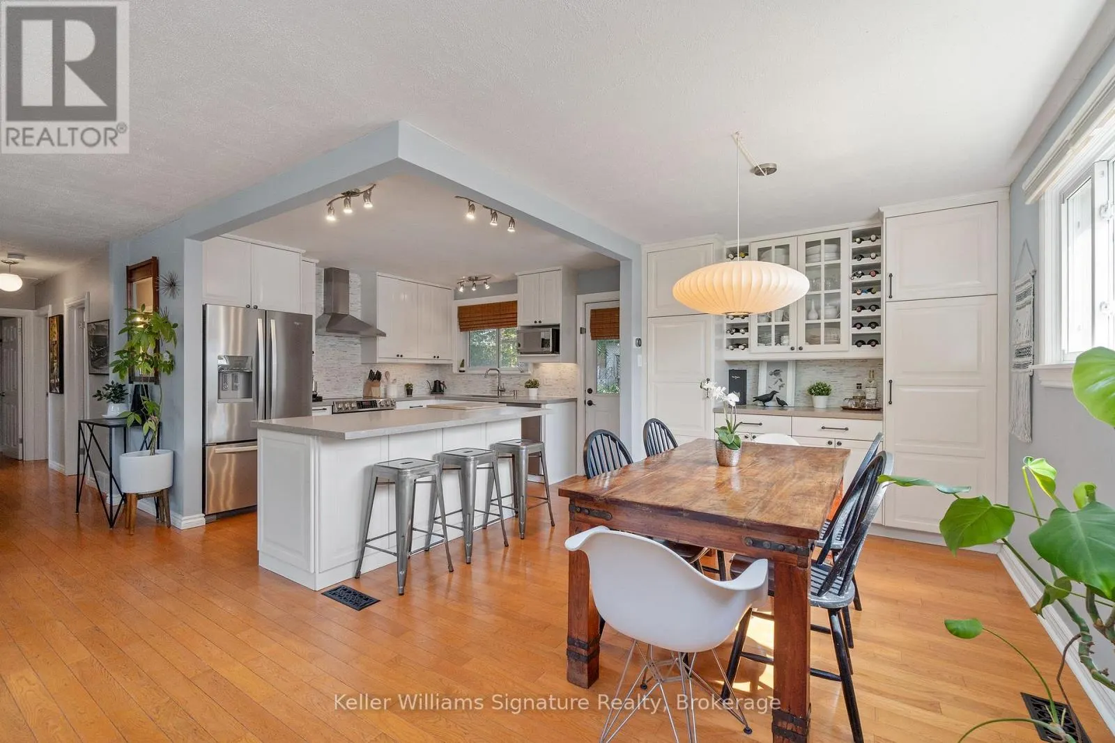 1225 ELGIN CRESCENT