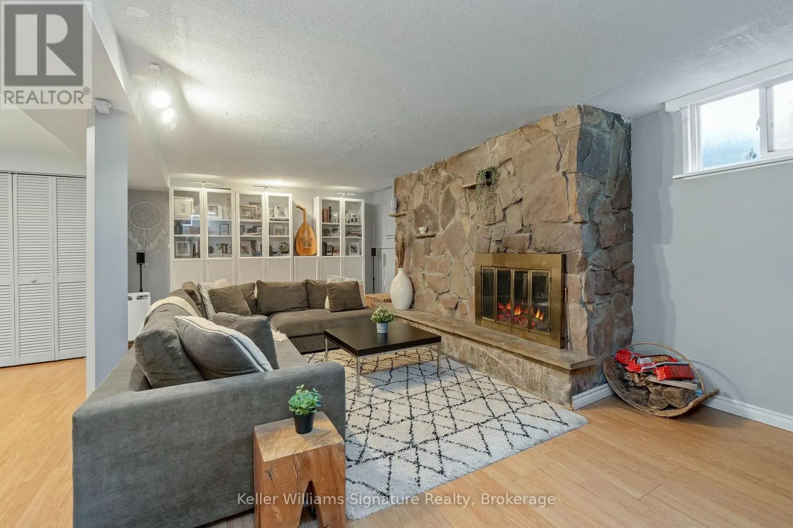 1225 ELGIN CRESCENT