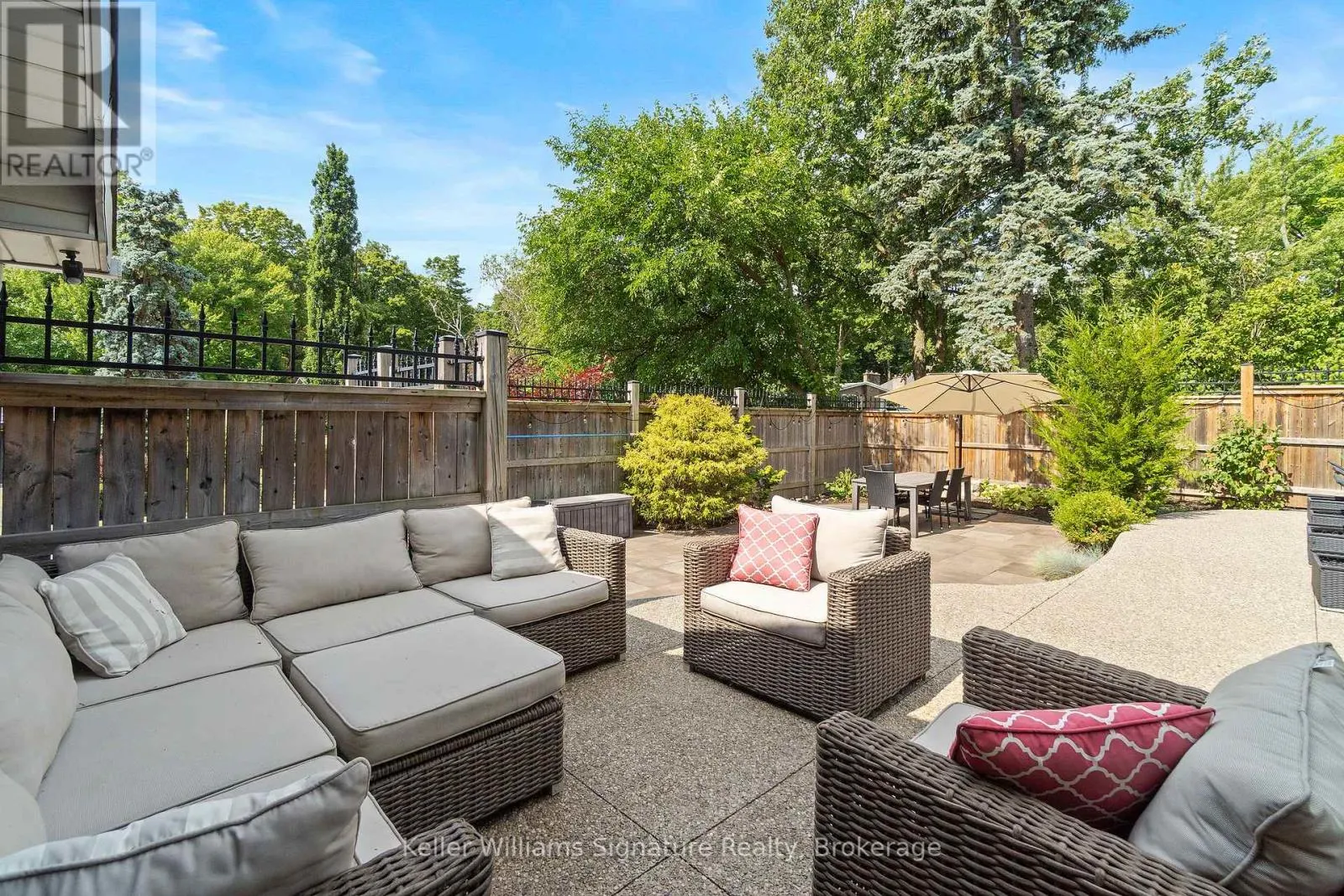 1225 ELGIN CRESCENT