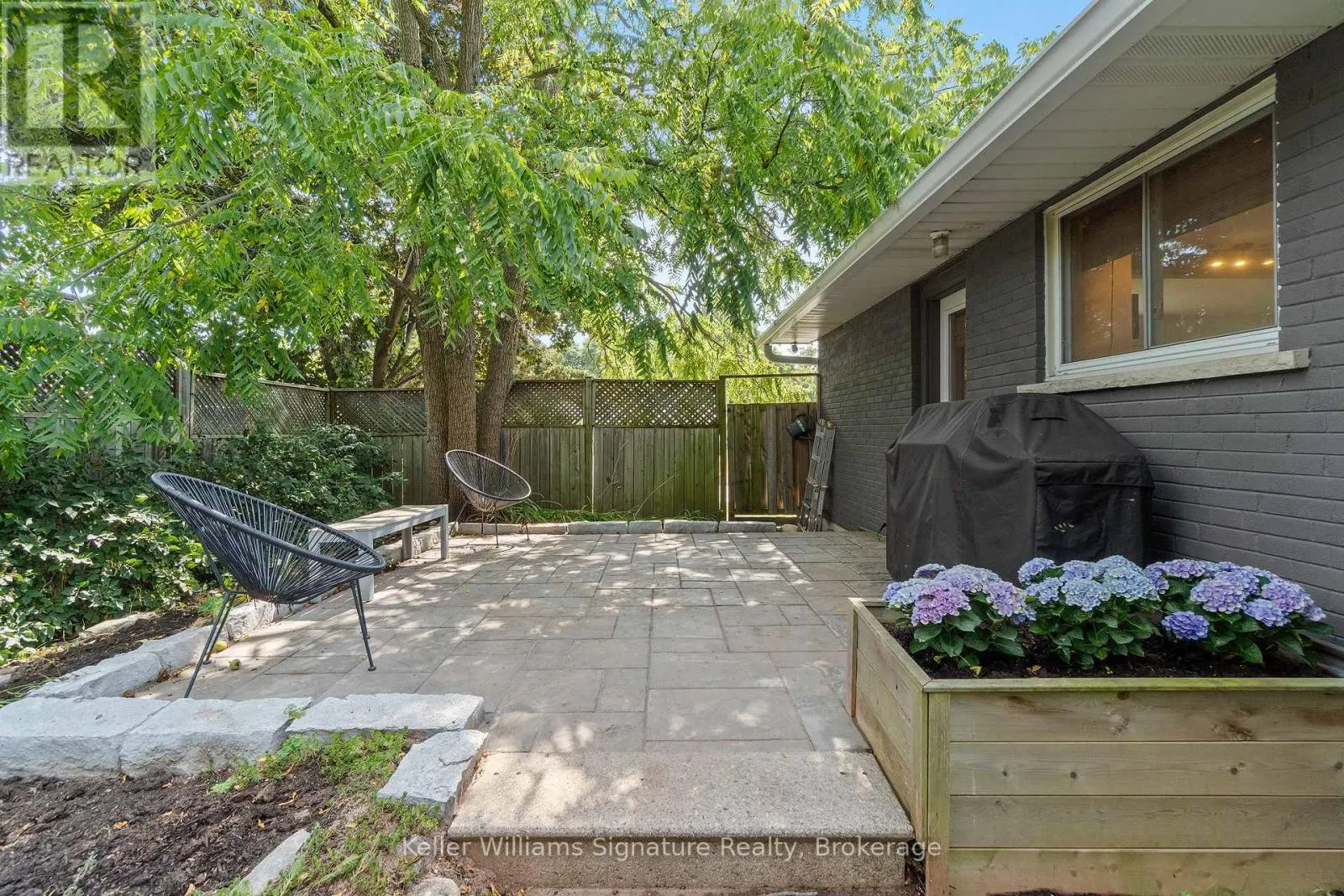 1225 ELGIN CRESCENT
