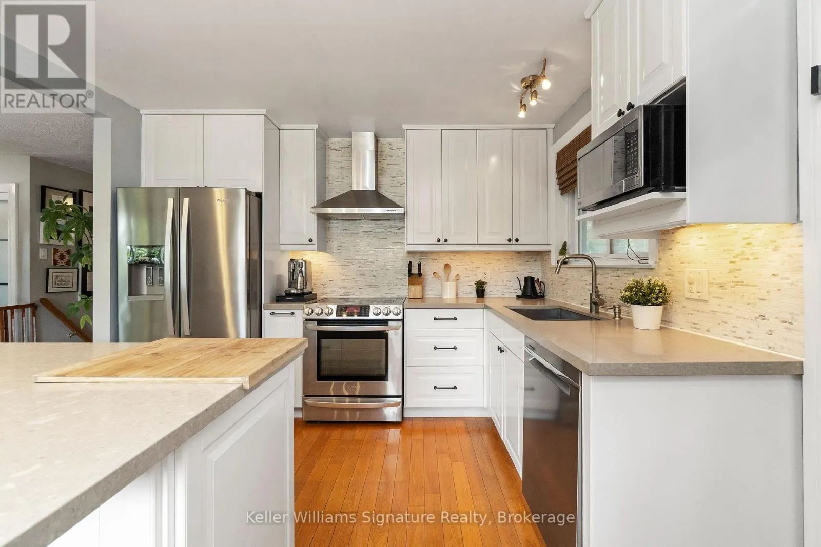 1225 ELGIN CRESCENT