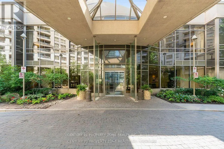 1911 - 3880 DUKE OF YORK BOULEVARD
