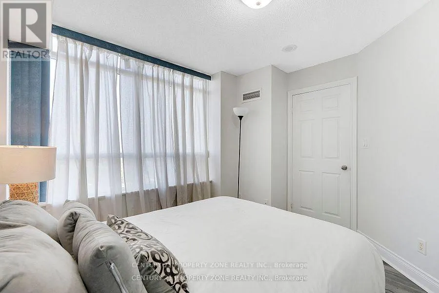1911 - 3880 DUKE OF YORK BOULEVARD