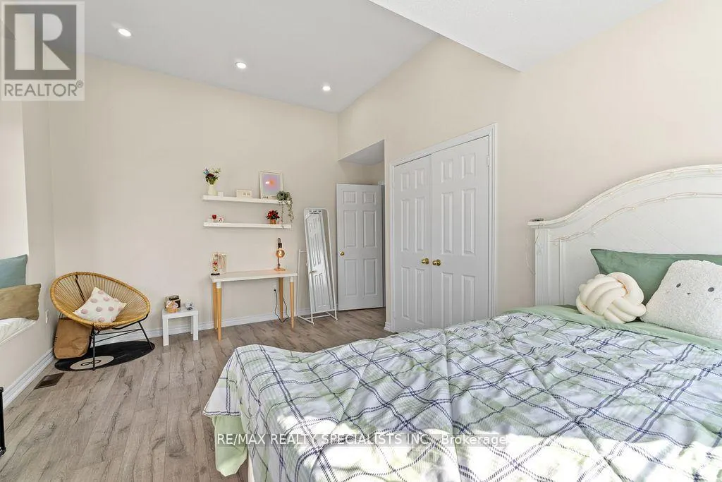 2 SEVERIN STREET