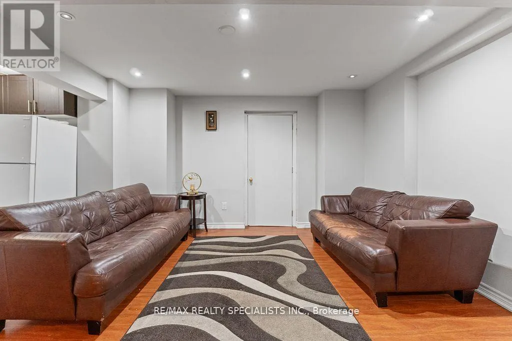 2 SEVERIN STREET