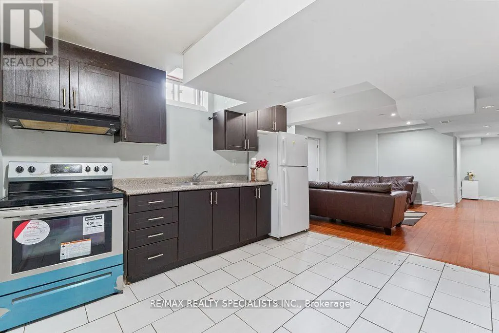 2 SEVERIN STREET