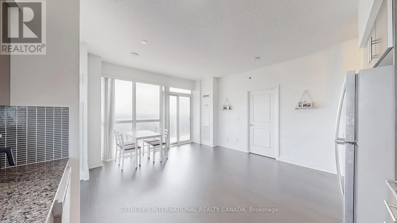 1803 - 65 SPEERS ROAD