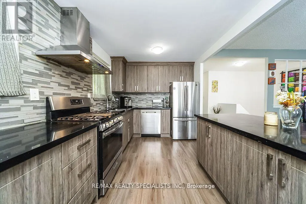 6 GRISELDA COURT