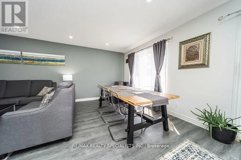 6 GRISELDA COURT