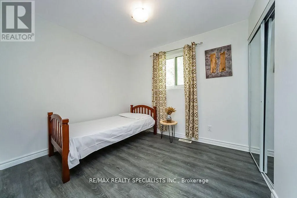6 GRISELDA COURT