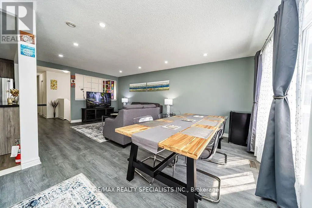6 GRISELDA COURT