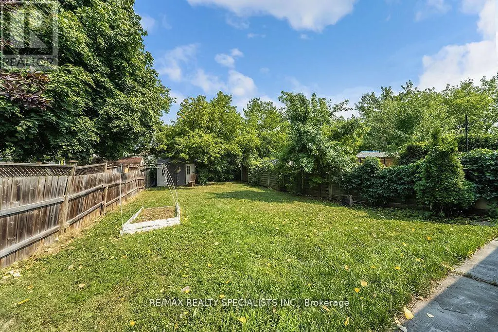 6 GRISELDA COURT