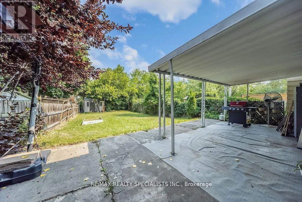 6 GRISELDA COURT