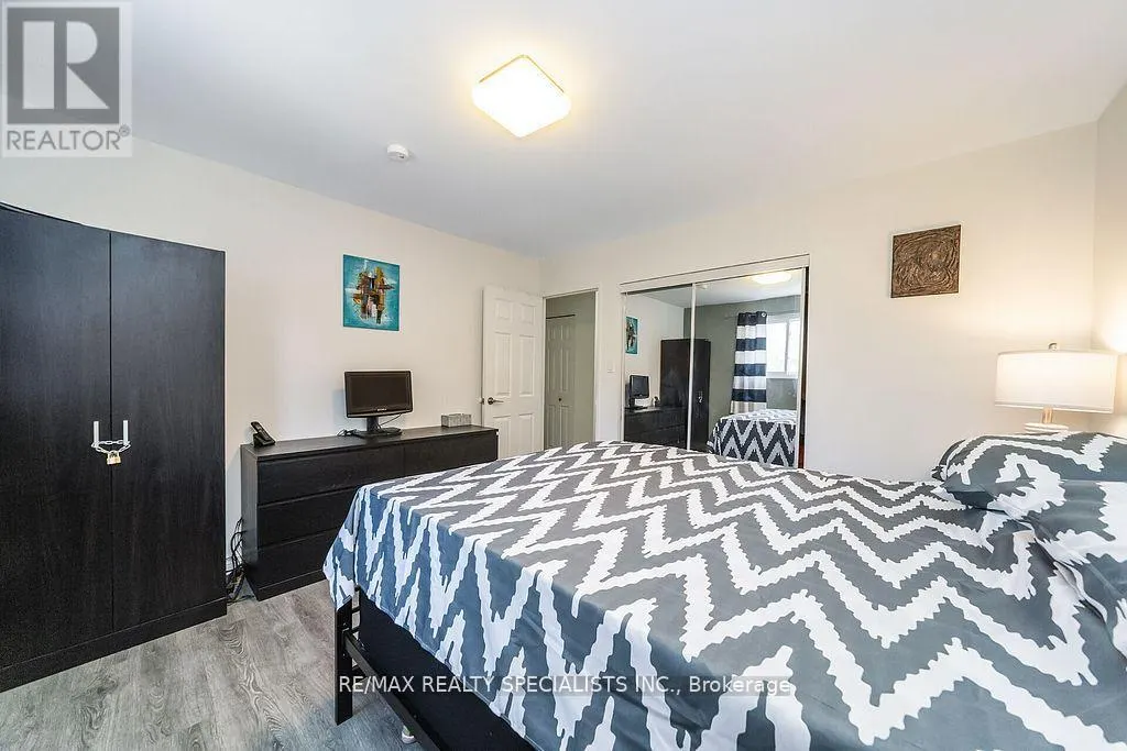 6 GRISELDA COURT