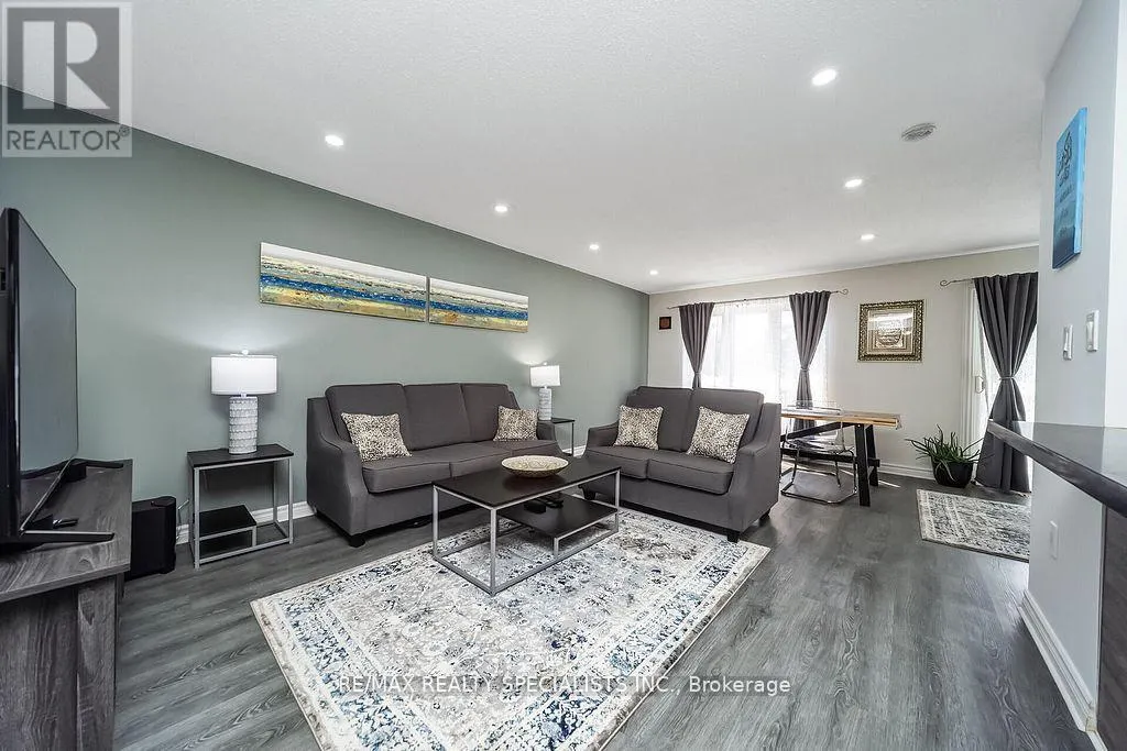 6 GRISELDA COURT