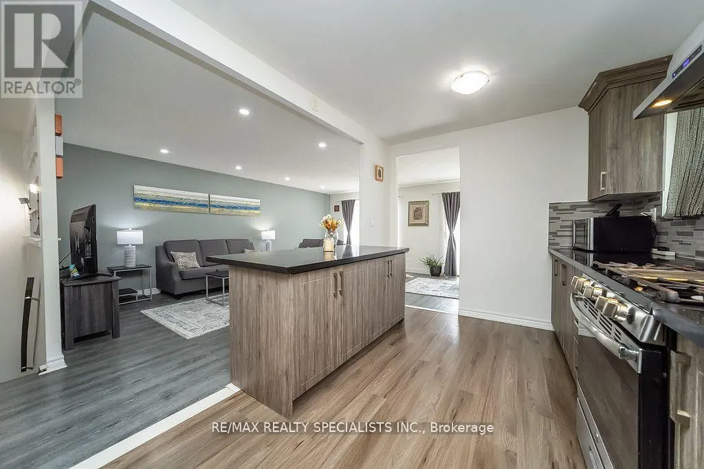 6 GRISELDA COURT