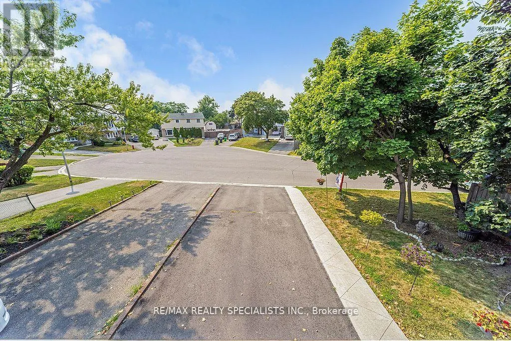 6 GRISELDA COURT
